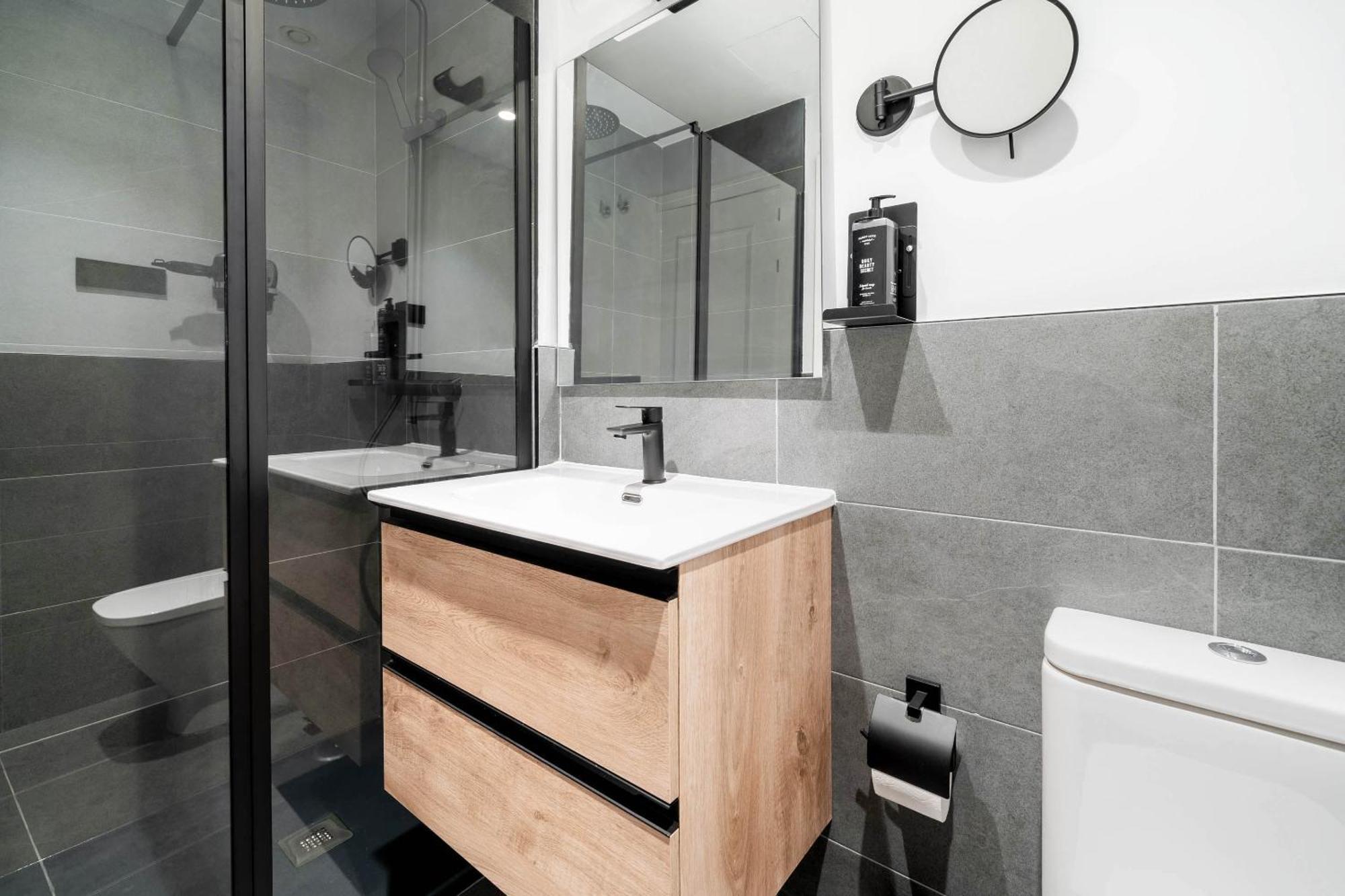 Limehome Malaga Calle Victoria Экстерьер фото