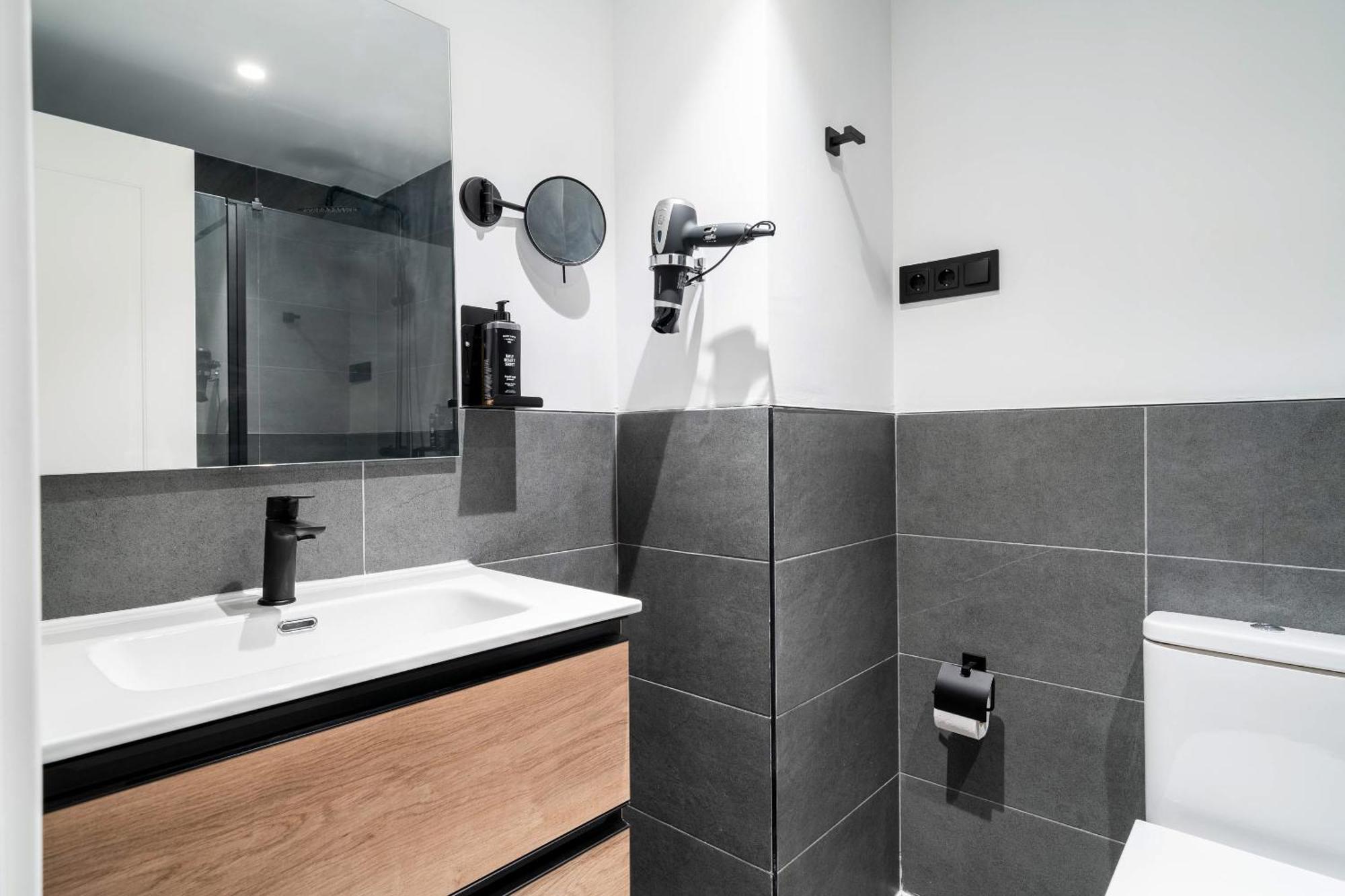 Limehome Malaga Calle Victoria Экстерьер фото