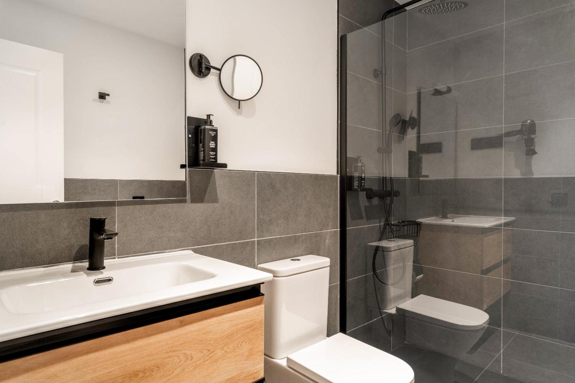 Limehome Malaga Calle Victoria Экстерьер фото